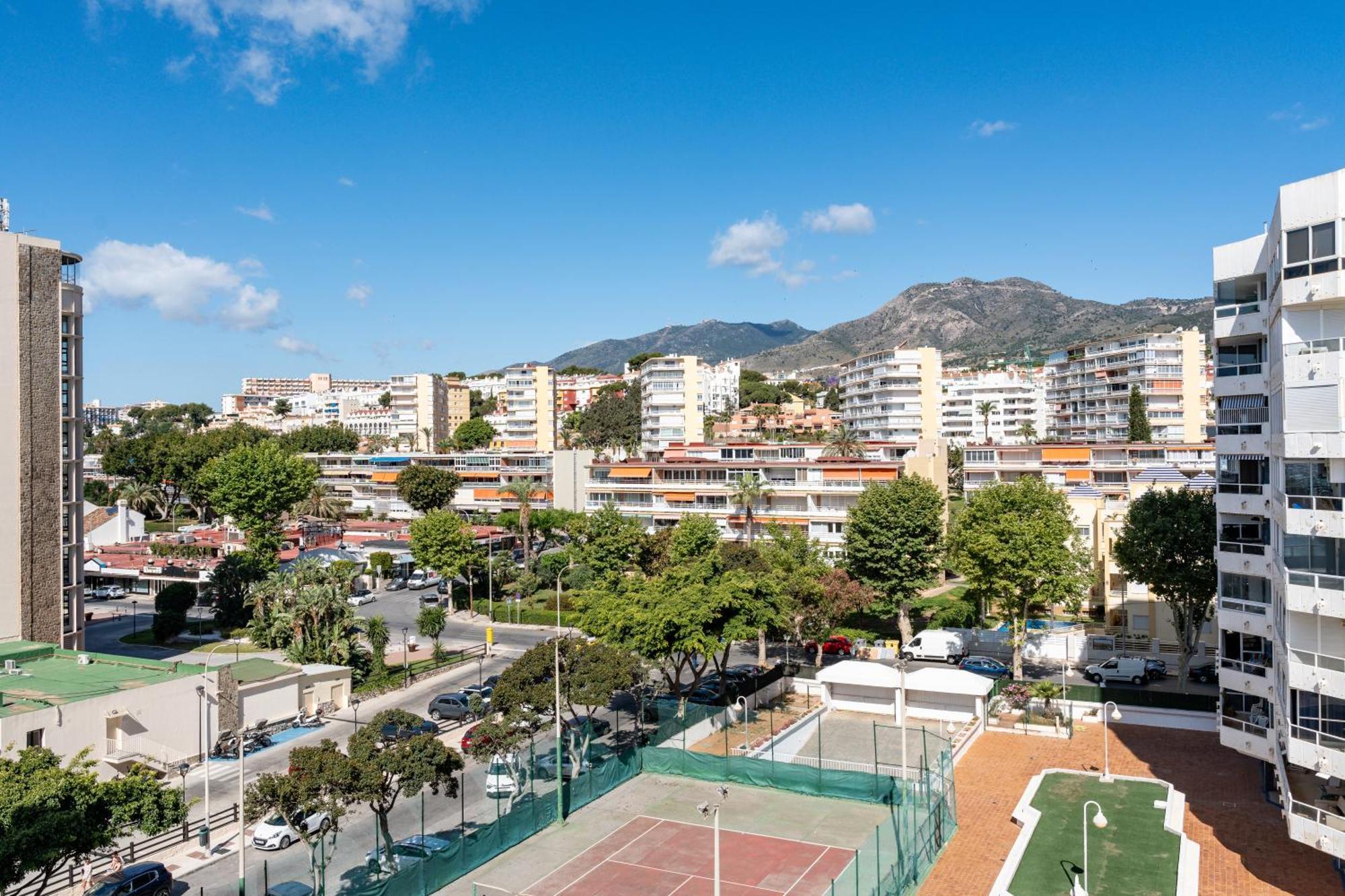 Appartamento Tropico Carihuela View & Parking Torremolinos Esterno foto