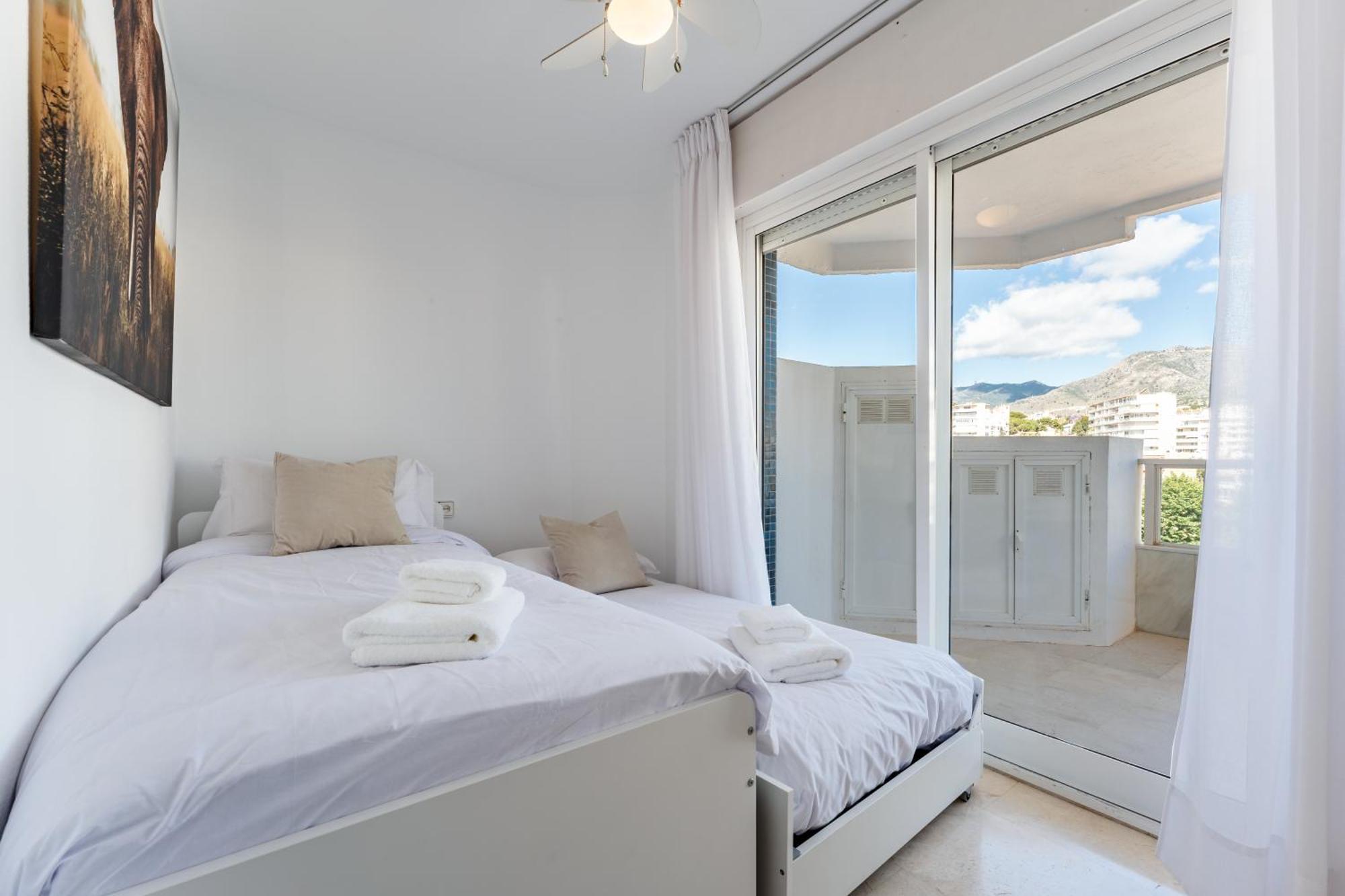 Appartamento Tropico Carihuela View & Parking Torremolinos Esterno foto