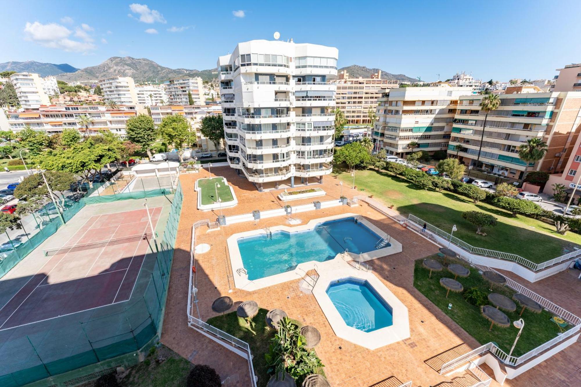 Appartamento Tropico Carihuela View & Parking Torremolinos Esterno foto