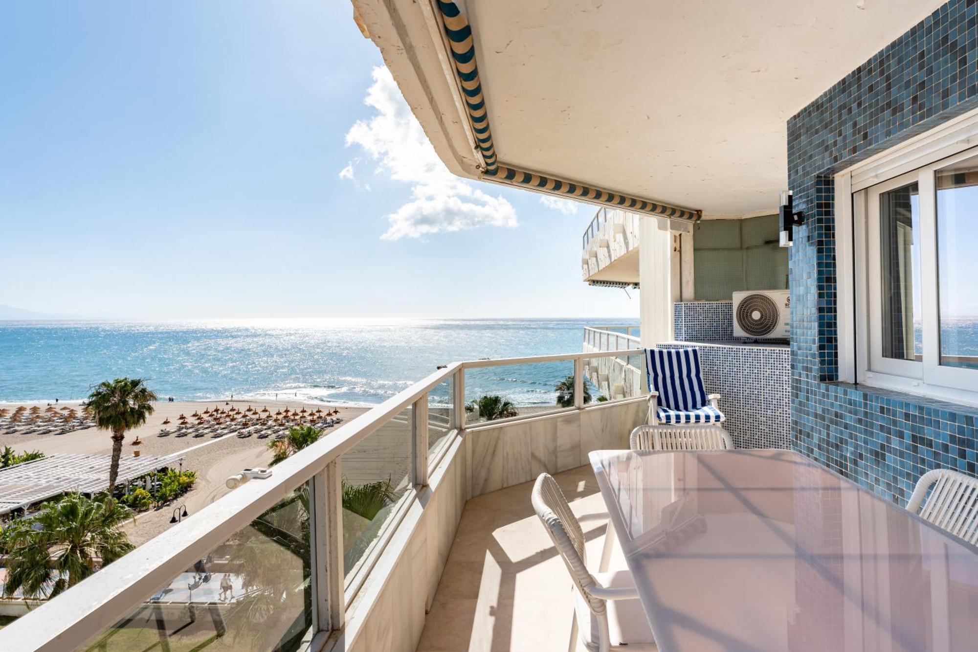Appartamento Tropico Carihuela View & Parking Torremolinos Esterno foto