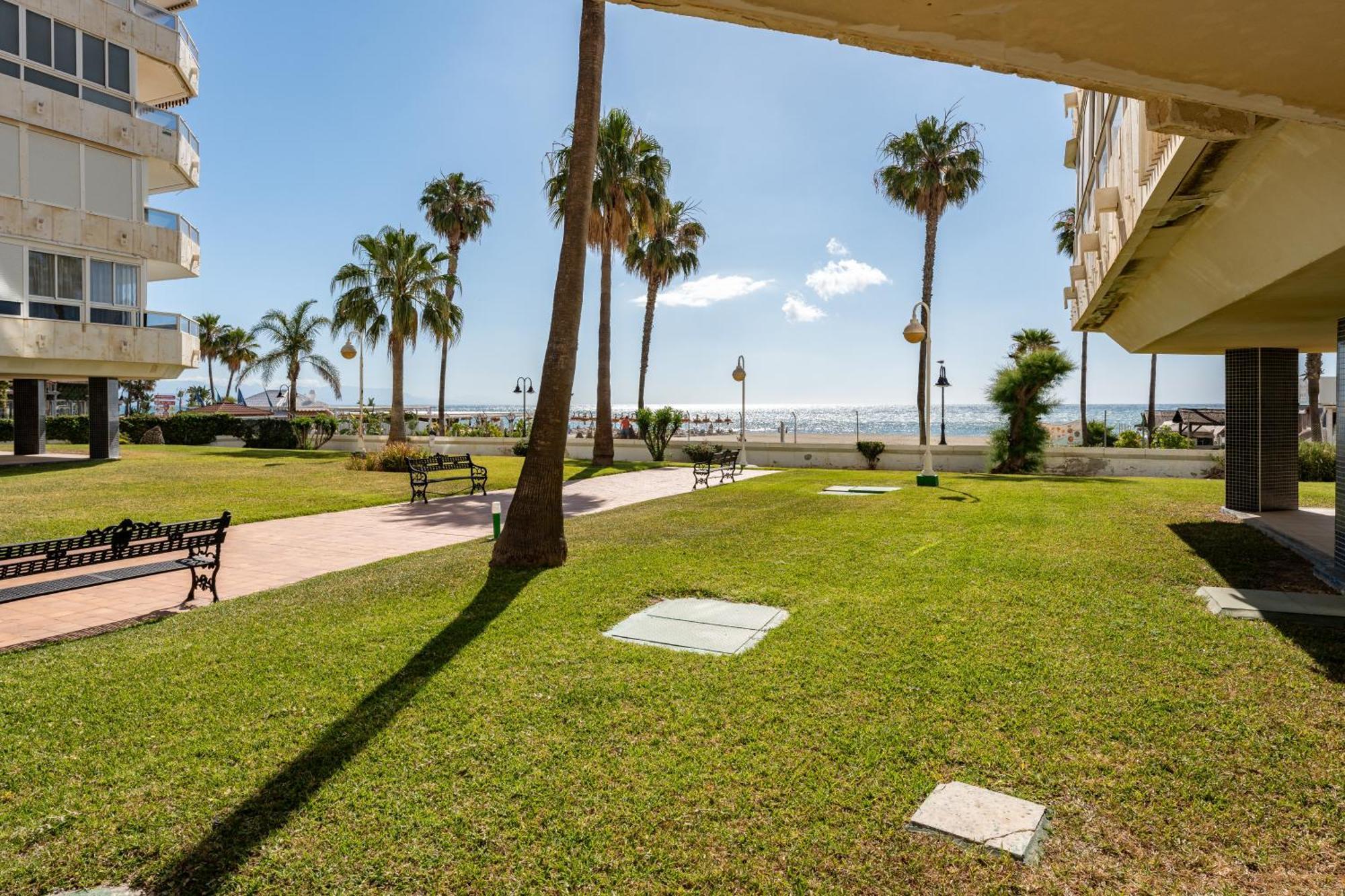 Appartamento Tropico Carihuela View & Parking Torremolinos Esterno foto
